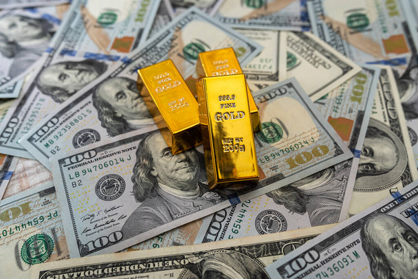 Gold Prices Surge as US Dollar Declines Following Powell's Speech
