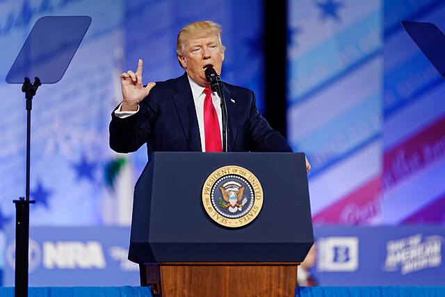 Trump Urges Lower Borrowing Costs Amid Economic Concerns