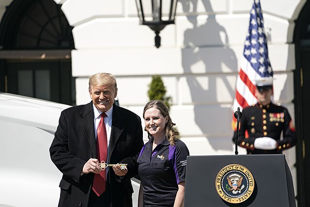 Trump Urges Lower Borrowing Costs Amid Economic Concerns