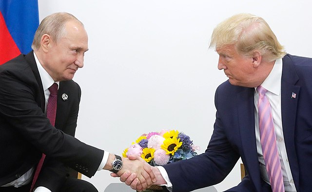 Trump Arrives in Alaska Ahead of Putin Talks on Ukraine