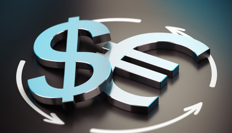 EUR/USD Retreats as Dollar Strengthens, Political Unrest Adds Pressure